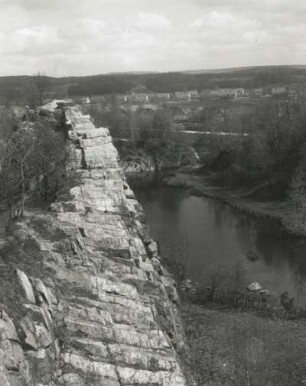 Lausitzer Bergland. Windmühlenberg bei Seifhennersdorf. Phonolithbruch. Große Mittelwand gegen Bruchsee