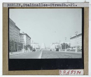 Berlin, Stalinallee (heute Karl-Marx-Allee), Straußberger Platz
