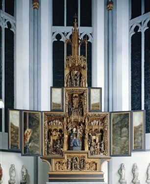 Maria Himmelfahrt (oben), Anbetung der Hirten (links) und die heiligen drei Könige (rechts). Zentral eine thronende Madonna