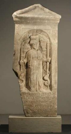 Weihrelief an Leto