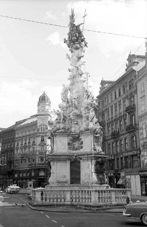 Wien: Pestsäule am Graben, vor der Bräunerstraße, seitlich, von Westen