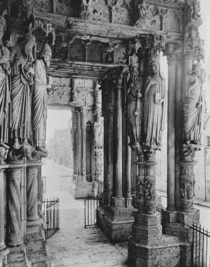 Portalanlage (Nordportal) — Vorhalle des Marienportals — Pfeiler Statue