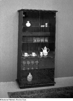 Vitrinenschrank