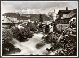 Österreich, Schladming. Partie am Talbach mit Dachsteingruppe