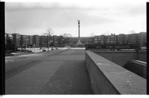 Kleinbildnegativ: Mehringplatz, 1980