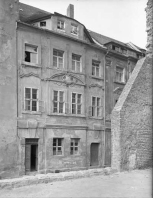 Bautzen, Kleine Brüdergasse 1. Wohnhaus. Straßenansicht von Südosten