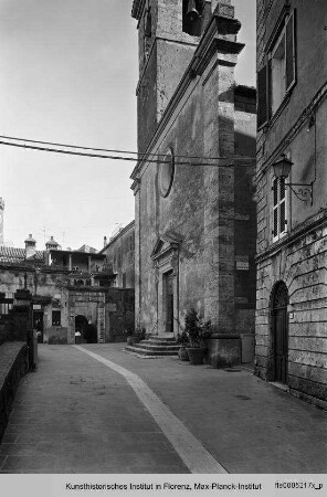 Piazza della Chiesa, Sorano