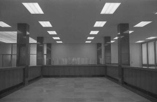 Einweihung des neuen Gebäudes der Commerz- und Creditbank Karlsruhe, Ecke Lamm- und Hebelstraße.
