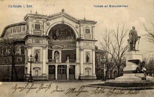 Postkartenalbum mit Motiven von Karlsruhe. "Karlsruhe i. Schl. Festhalle mit Bismarckdenkmal". Eingangsbereich der Festhalle mit dem Bismarckdenkmal