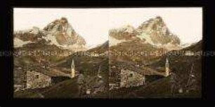 Blick über Kirche und Hotel auf das Matterhorn