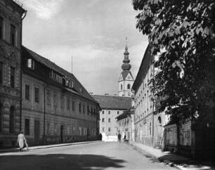 Klagenfurt. Karfreitstraße. Blick zum Dom