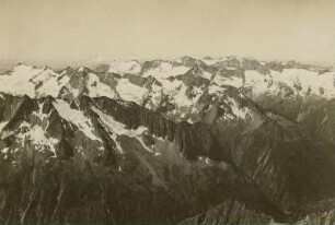Zillertaler Alpen. Reichenspitzgruppe. Blick von der Reichenspitze zur Hauptgruppe der Zillertaler Alpen