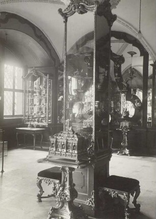 Silberzimmer im Grünen Gewölbe : Dresden, Silberzimmer im Grünen Gewölbe. Westflügel Residenzschloss Dresden. Mittelpfeiler mit Großer Prunkkassette der Kurfürstin Sophia