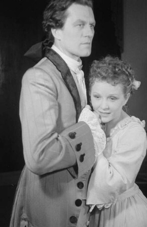 Szenenbilder aus dem Trauerspiel "Emilia Galotti" von Gotthold Ephraim Lessing am Deutschen Theater Berlin : Szene mit Siegmar Schneider als Graf Appiani und Käthe Braun als Emilia Galotti
