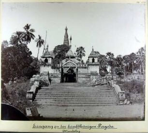 Eingang zu der fünftürigen Pagode, Mandalay.