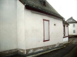 Niederlemp-Langhaus (Spätgotisch)-Ansicht von Nordosten mit fensterloser Nordwand sowie querliegender Büchsenscharte