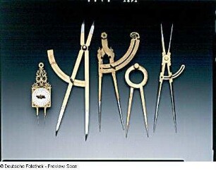 Geheimschriftzirkel, Reduktionszirkel, Kaliberzirkel, Druckzirkel, Reduktionszirkel : Fünf Zirkelinstrumente (Geheimschriftzirkel, Reduktionszirkel, Kaliberzirkel, Druckzirkel, Reduktionszirkel). Messing, Stahl. Dresden: Staatlicher Mathematisch-Physikalischer Salon A I 10, A I 13, A I 132, A I 73, A I 12