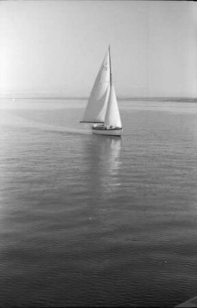 Unteruhldingen: Segelschiff mit Wasserspiegelung, weiter