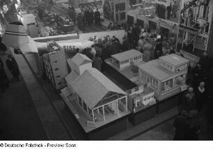 Blick von oben in die Ausstellungsfläche von Ungarn