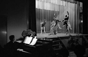 Ballett-Abend im Jugendheim am Engländerplatz unter der Leitung von Tilly Goldschmidt.