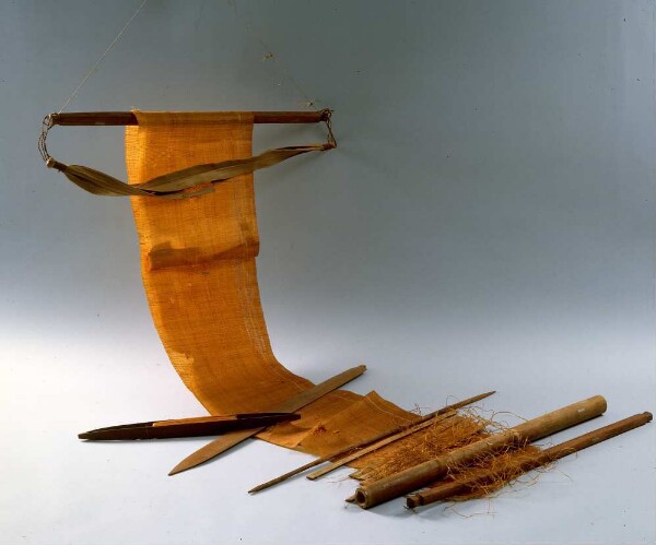 Weaving device