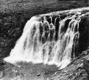 Kleiner Wasserfall im Kaldidalur (kaltes Tal), Island