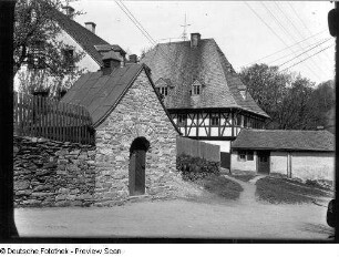 Frohnau, OT von Annaberg-Buchholz, Neue Schachtkaue der Fundgrube Bierschnabel, im Hintergrund Huthaus des Frohnauer Hammers
