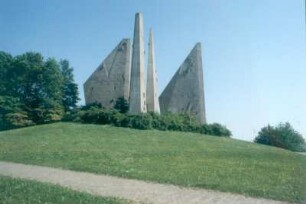 Friedland. Von den Heimkehrerorganisationen errichtetes Mahnmal