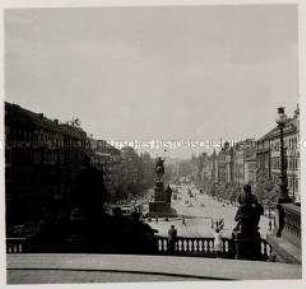 Das hunderttürmige Prag, Wenzelsplatz, Blick von der Museumsrampe