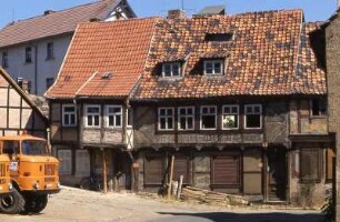 Zustand des 1661 erbauten Hauses Goldstraße 12+13 in Quedlinburg im Jahre 1990