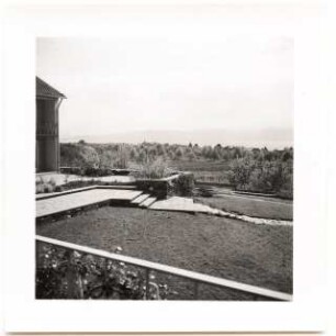 Haus Ottenberg, Kressbronn: Treppe und Plattenweg zum Garten