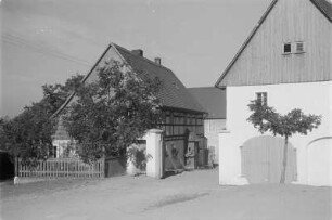 Fachwerkhaus eines Gehöftes in Storcha. : Tykowane domske burskeho statoka w Baćonju.