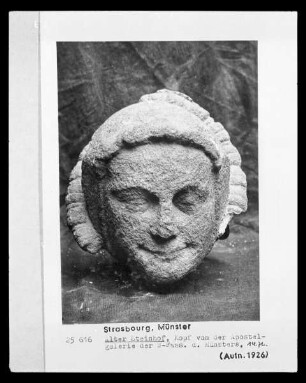 Fragment eines Kopfes von einer Apostelgalerie der Westfassade