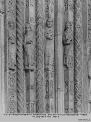 Hauptportal - Rechtes Gewände