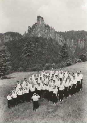 Sächsische Schweiz. bergsteigerchor "Bergfinken" beim Konzert oberhalb Rathens. Blick über den Amselgrund zur Kleinen Gans