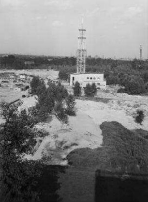90° Panorama, Bild 5 von 6. Blick auf das Baugelände der Interbau 57 mit Kaiser-Friedrich-Gedächtnis-Kirche. Berlin-Hansaviertel, Klopstockstraße