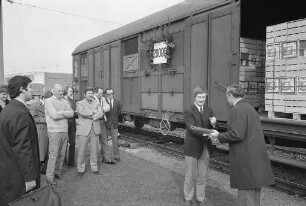 Feier des 20 000. eingelaufenen Waggons beim Karlsruher Großmarkt am Weinweg