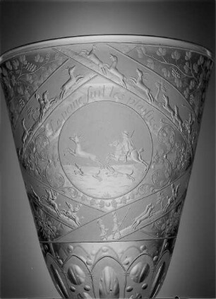Deckelpokal mit Jagdszenen