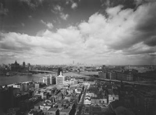 New York, Blick über den East River mit Brooklyn Bridge und Manhattan Bridge auf Manhattan