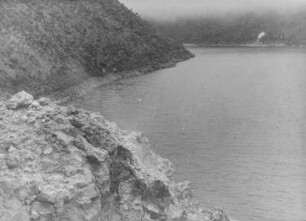 Kratersee (Lateinamerika-Aufenthalte 1928/1942 – Album Das Vulkanland im Süden Kolumbiens. II. Teil, 1940)