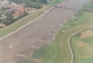 Ausbaggerung der Ems bei Weener