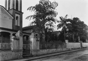 Evangelische Kirche : Blick auf eine evangelische Kirche in Rio Claro.