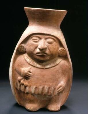 Stehende anthropomorphe Figur