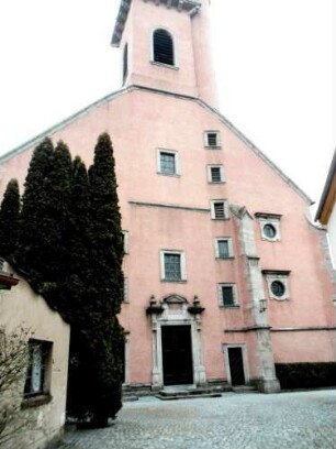 Stadtkirche - Ansicht über Giebelseite West (Kirchturm im Kern spätromanisch - Langhaus spätgotisch neu erbaut - Barock überarbeitet)