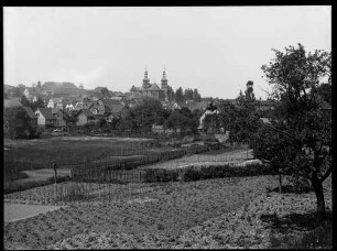 Walldürn Ortsbild mit der katholischen Stadtkirche Sankt Georg im Hintergrund
