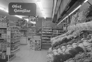 Eröffnung eines neuen Pfannkuch-Supermarktes in der Sophienstraße 110