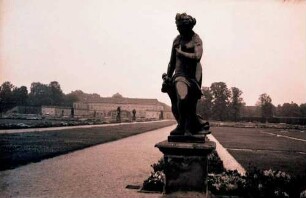 Hannover, Herrenhausen: Figuren, Hintergrund Schloss
