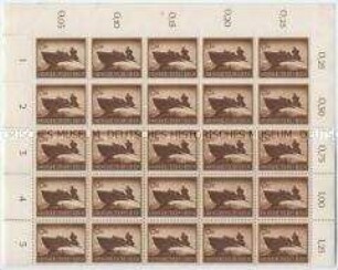 Fragment eines Bogens mit 25 Sondermarken aus dem Wehrmachtssatz Nr. 2 zum Heldengedenktag 1944 - Motiv: Sturmboot