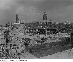 Dresden. Baustelle Prager Straße, Blick gegen Kreuzkirche und Neues Rathaus