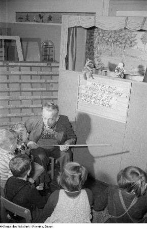 Schüler während Sprech- und Leseübungen